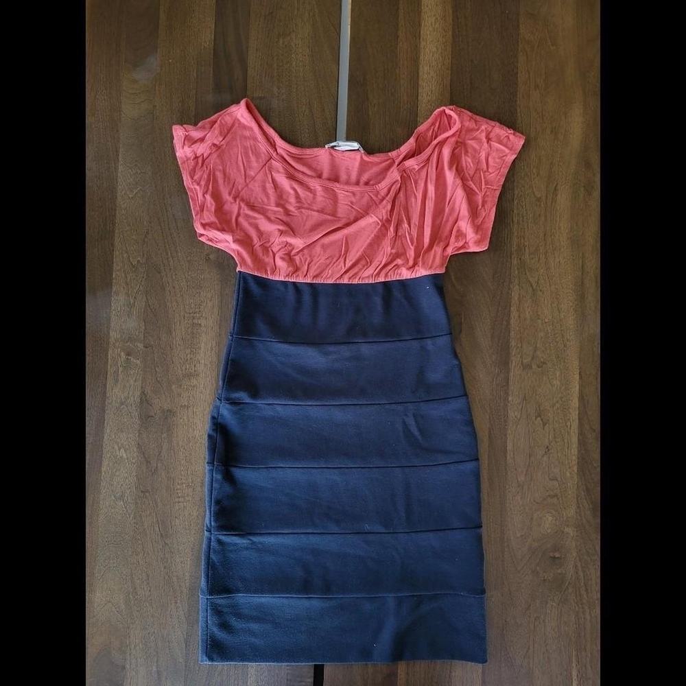 Solemio Two-Tone Coral and Navy Pencil Skirt